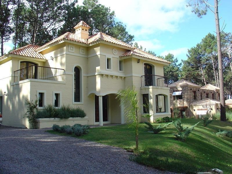 Excelente casa en alquiler y venta en el corazón de Laguna Blanca, La Blanca